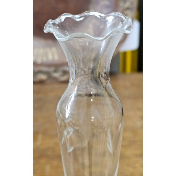Vintage Etched Glass Bud Vase With Floral Design & Flared Rim - Elegant Home Déc - Picture 5 of 5